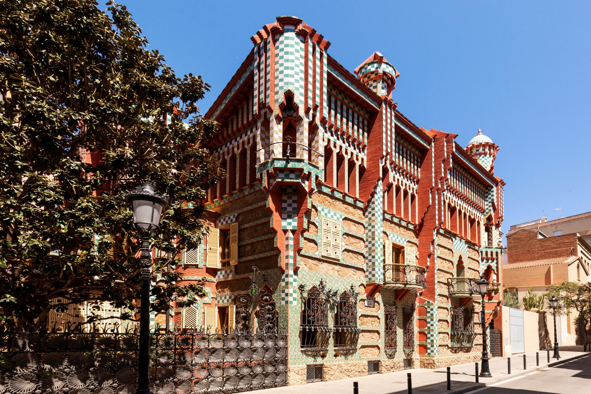 La Casa Vicens d'Antoni Gaudí est disponible à la location Mint Magazine