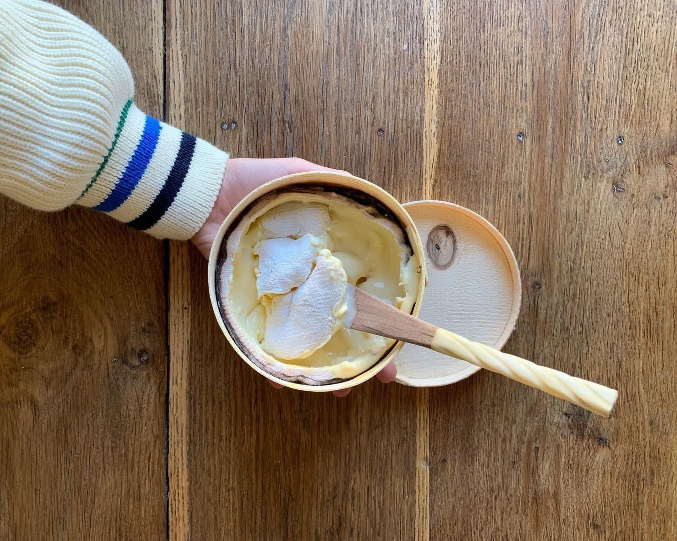 Cette façon de manger le Mont d'Or va complètement vous surprendre